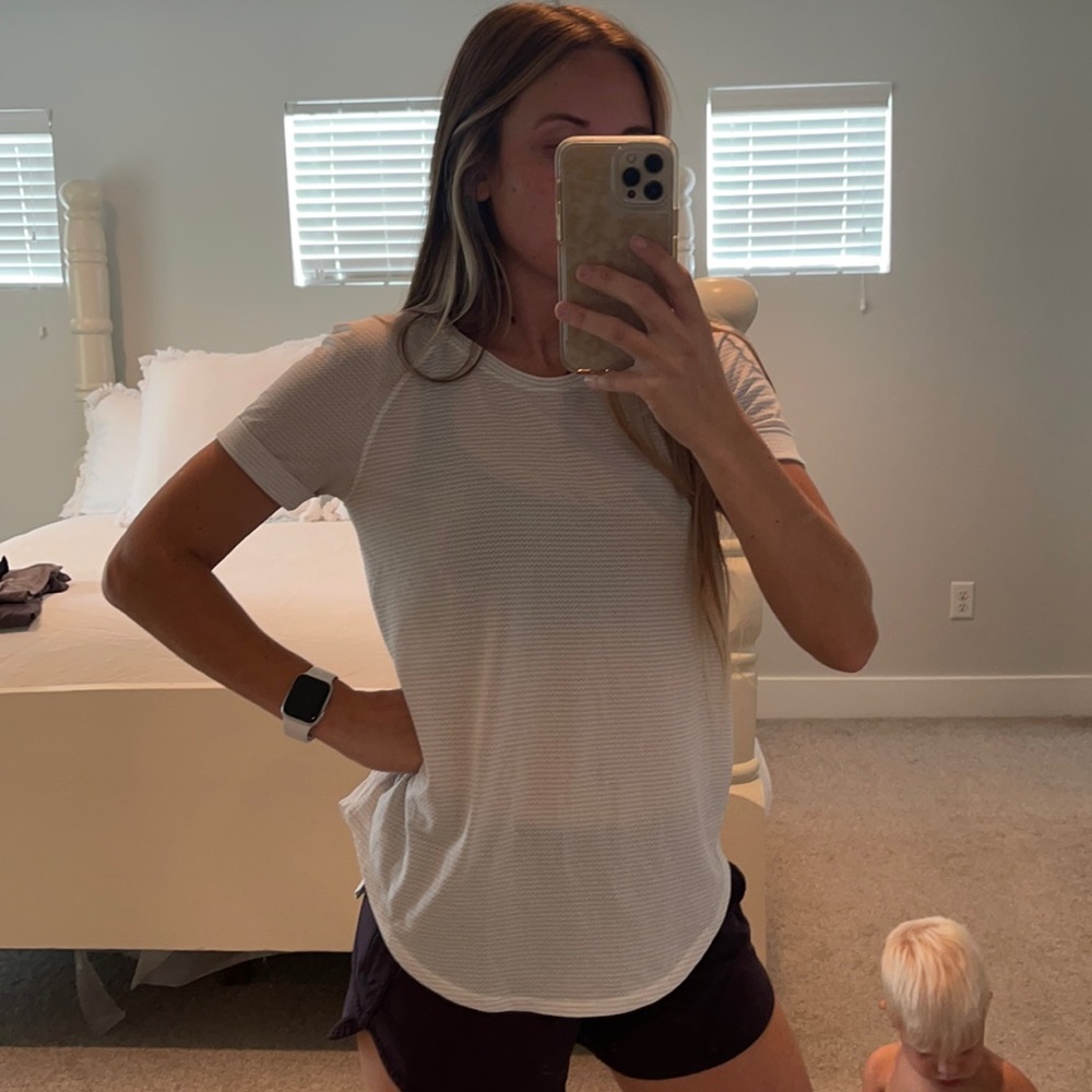 Lululemon white short sleeve top size 2
